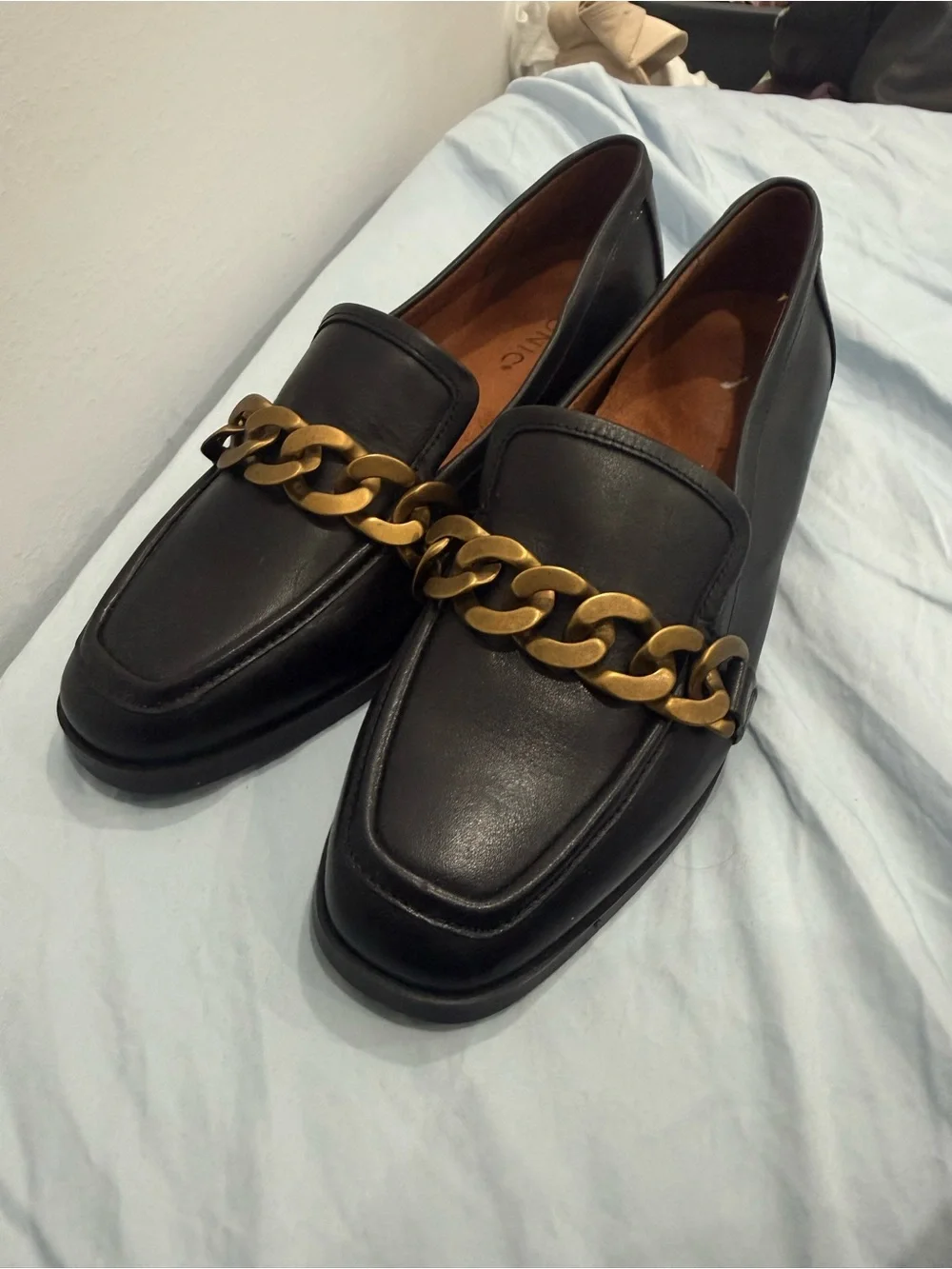 Vionic sleek black